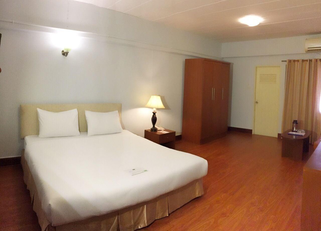 The Canal Hotel Bangkok Bagian luar foto