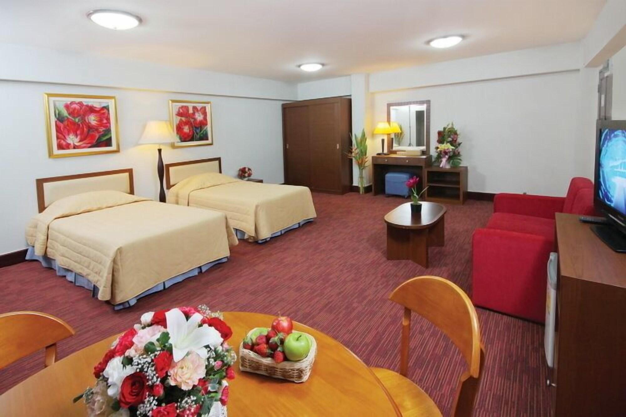 The Canal Hotel Bangkok Bagian luar foto
