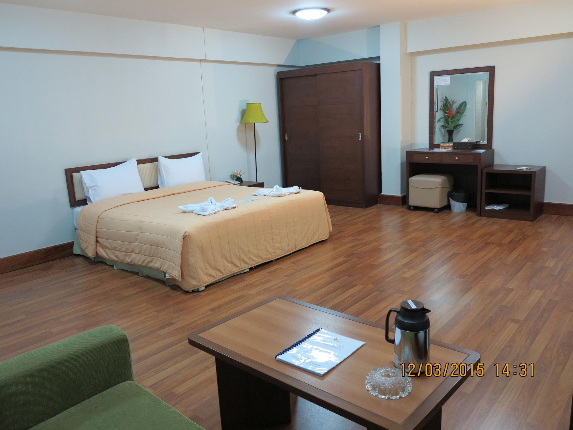 The Canal Hotel Bangkok Bagian luar foto