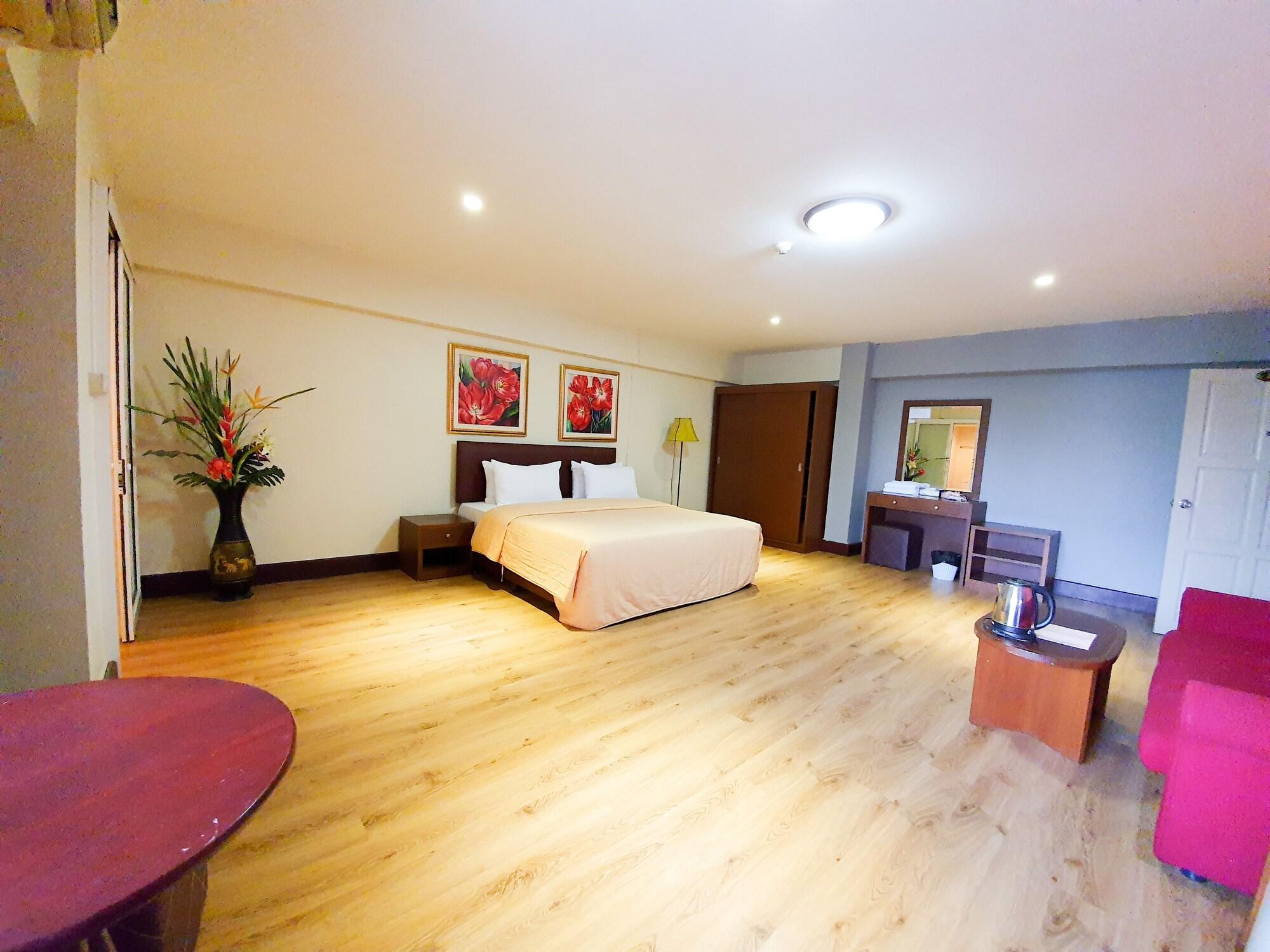 The Canal Hotel Bangkok Bagian luar foto