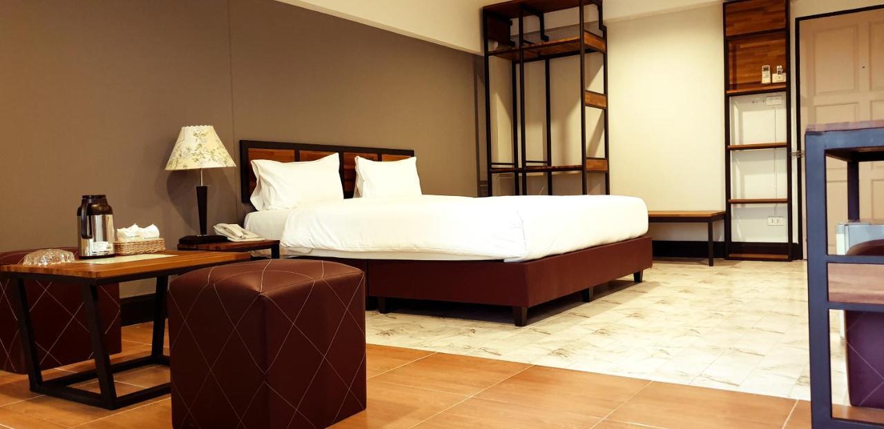 The Canal Hotel Bangkok Bagian luar foto