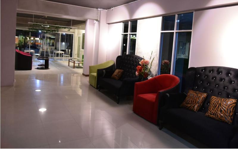 The Canal Hotel Bangkok Bagian luar foto