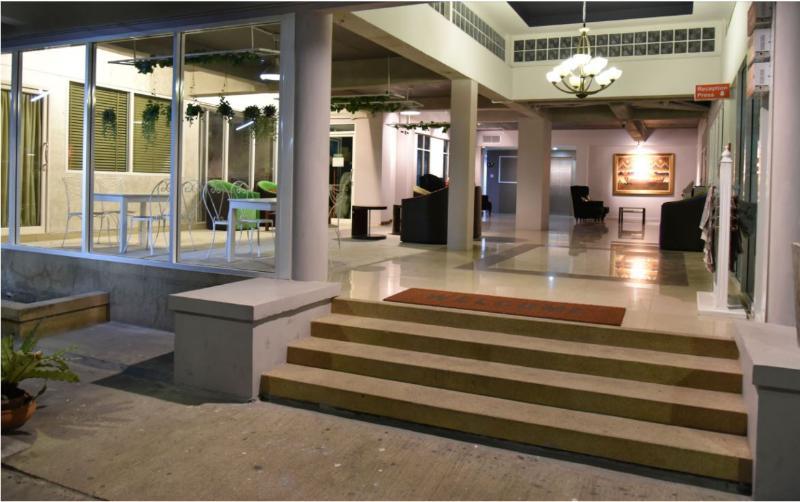 The Canal Hotel Bangkok Bagian luar foto