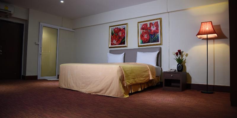 The Canal Hotel Bangkok Bagian luar foto