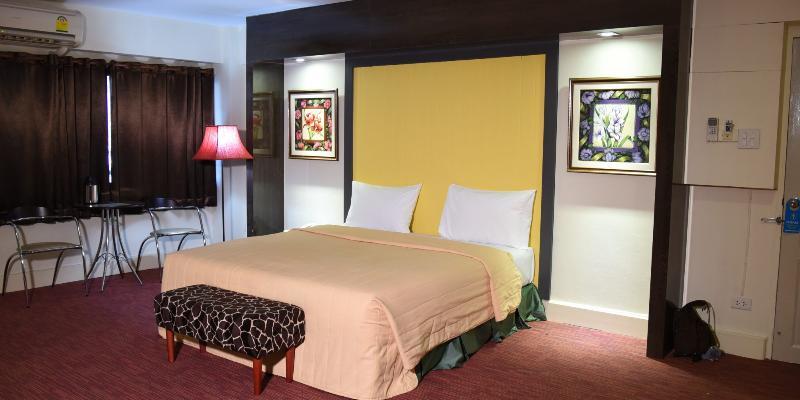 The Canal Hotel Bangkok Bagian luar foto