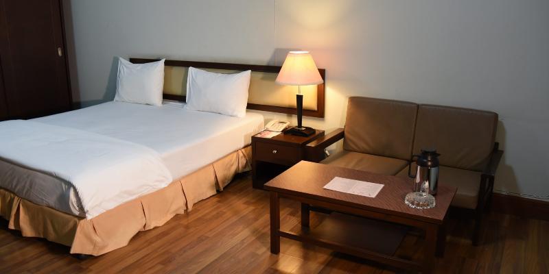 The Canal Hotel Bangkok Bagian luar foto