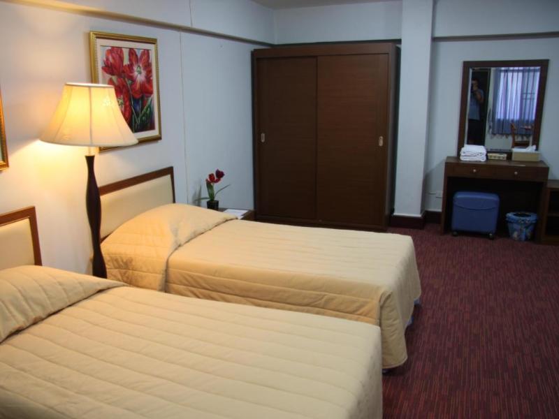 The Canal Hotel Bangkok Bagian luar foto