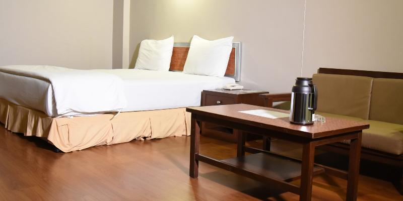 The Canal Hotel Bangkok Bagian luar foto