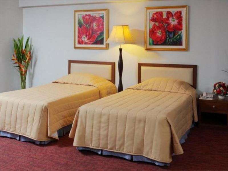 The Canal Hotel Bangkok Bagian luar foto