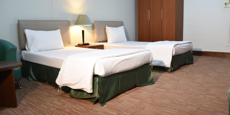 The Canal Hotel Bangkok Bagian luar foto