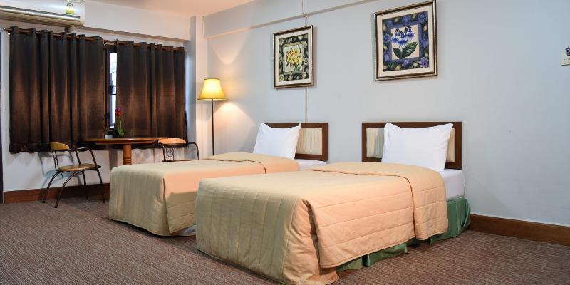 The Canal Hotel Bangkok Bagian luar foto