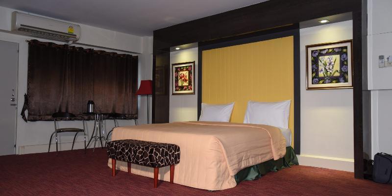 The Canal Hotel Bangkok Bagian luar foto