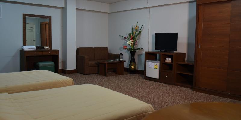 The Canal Hotel Bangkok Bagian luar foto