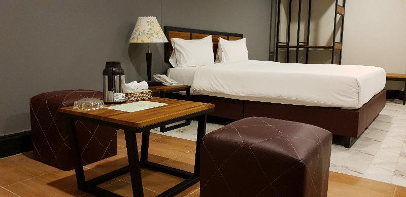 The Canal Hotel Bangkok Bagian luar foto