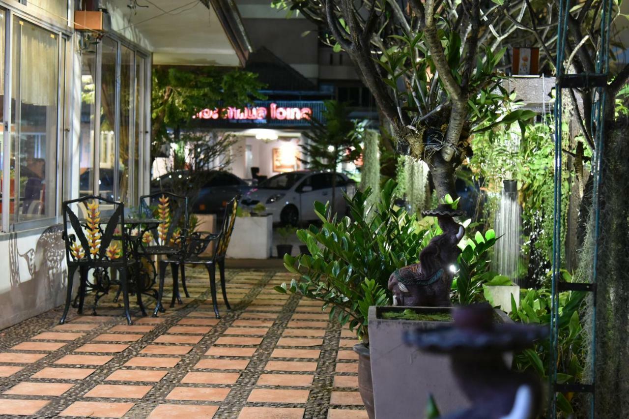 The Canal Hotel Bangkok Bagian luar foto